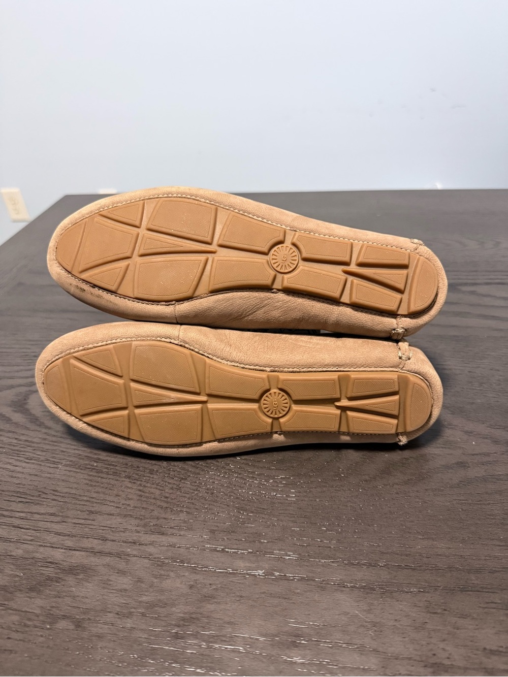 UGG Womens Leather Driving Loafers Tan Slip On Shoes US 8.5 EU39.5 - Picture 7 of 8